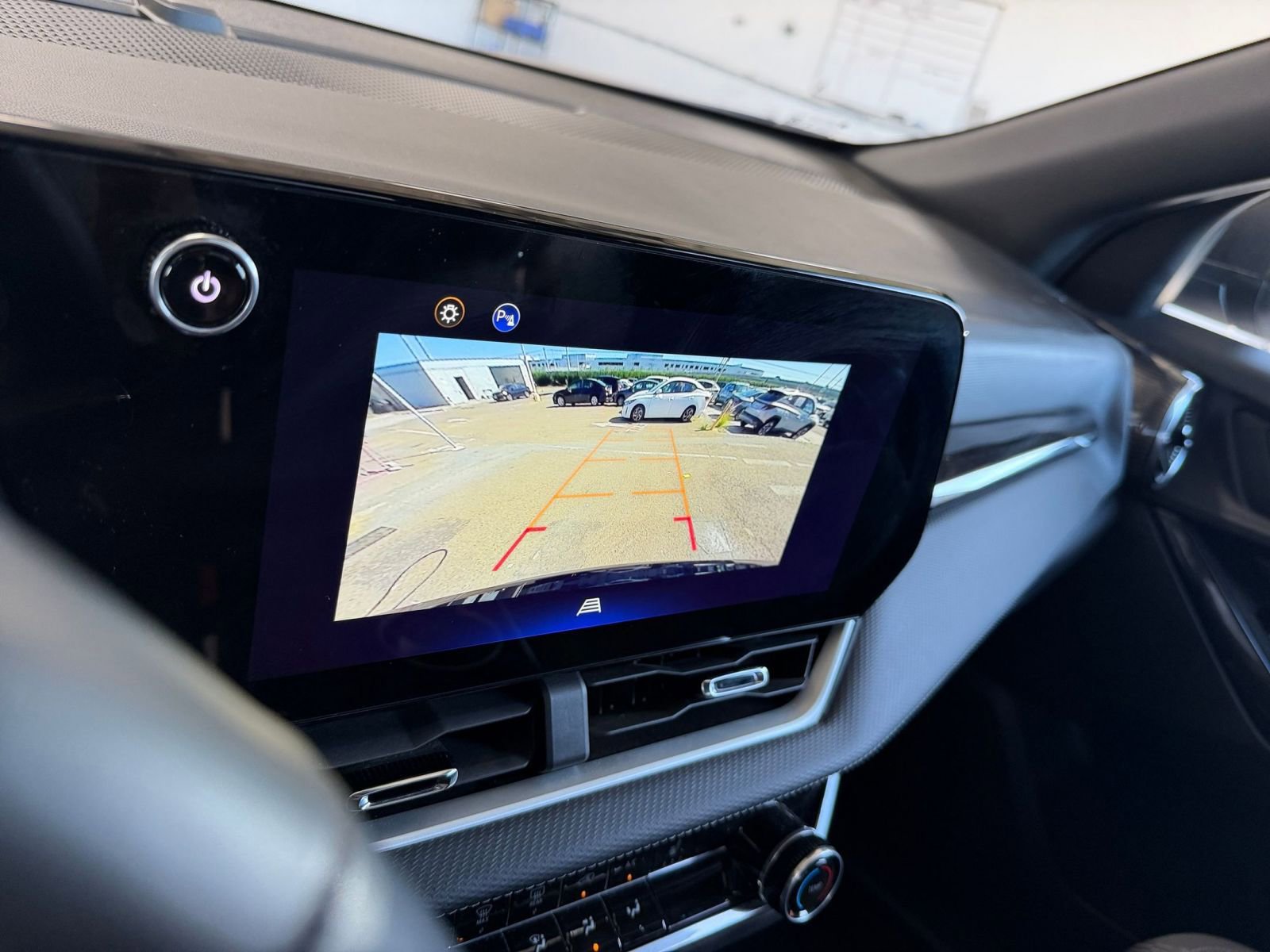 Used 2025 Chevrolet Equinox LT image 17