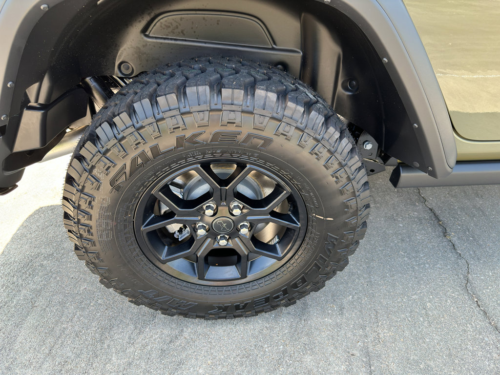 Used 2025 Jeep Wrangler Unlimited Sport AWD/4WD image 9