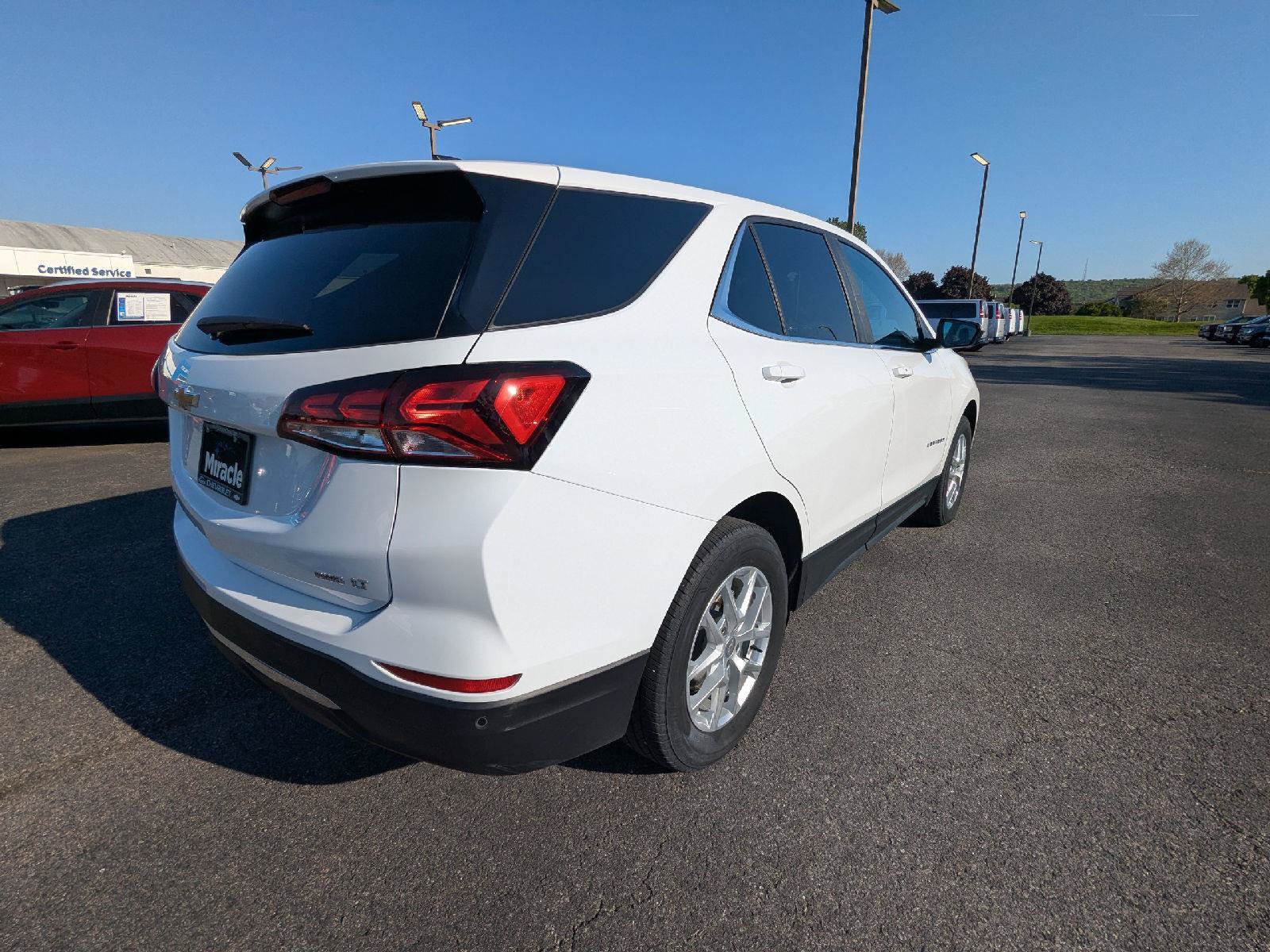 Used 2023 Chevrolet Equinox LT AWD/4WD image 8
