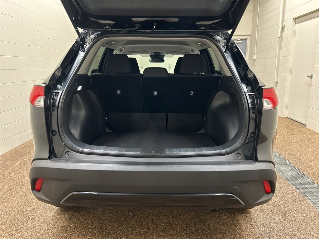 Used 2024 Toyota Corolla Cross LE image 11