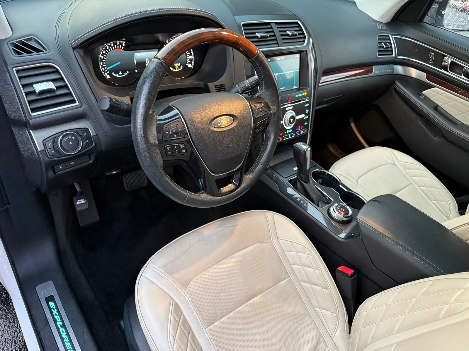 Used 2018 Ford Explorer Platinum AWD/4WD image 12