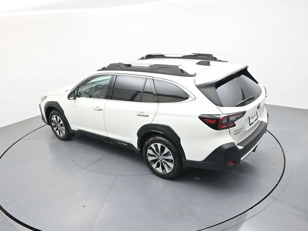 Used 2025 Subaru Outback Touring AWD/4WD image 27