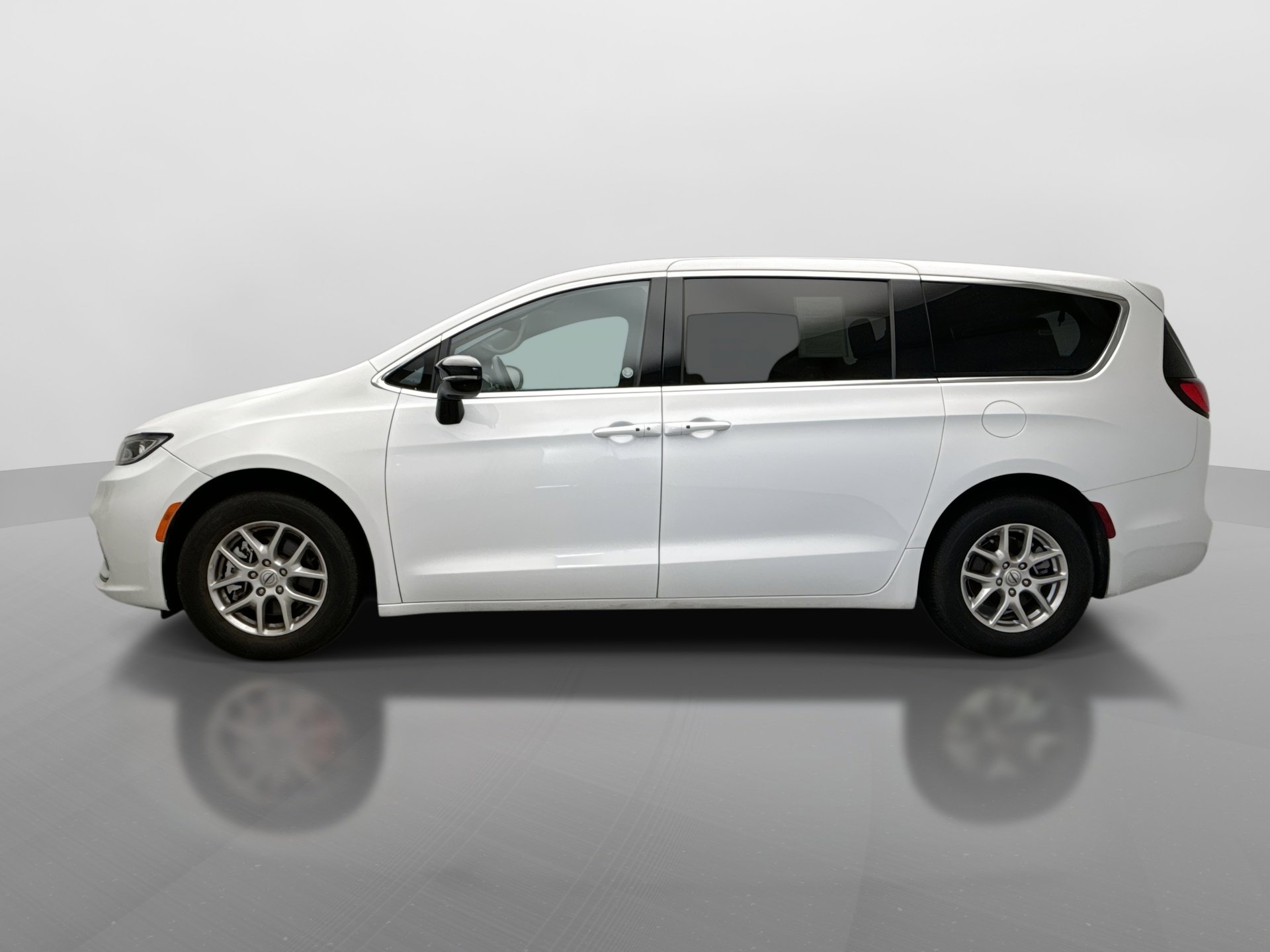 Used 2025 Chrysler Pacifica Select FWD image 2