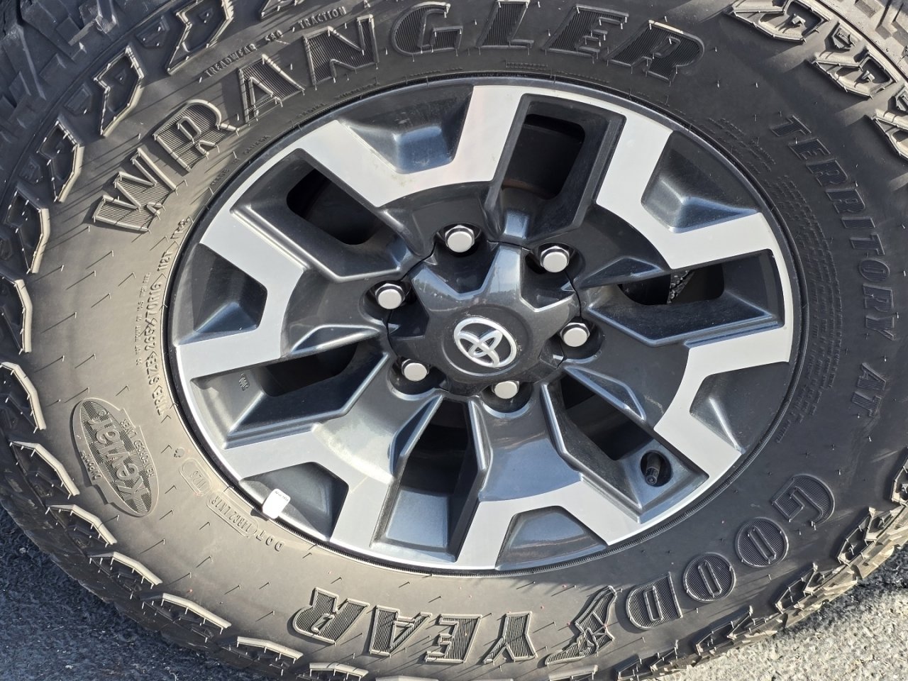 Used 2023 Toyota Tacoma TRD Off-Road AWD/4WD image 10