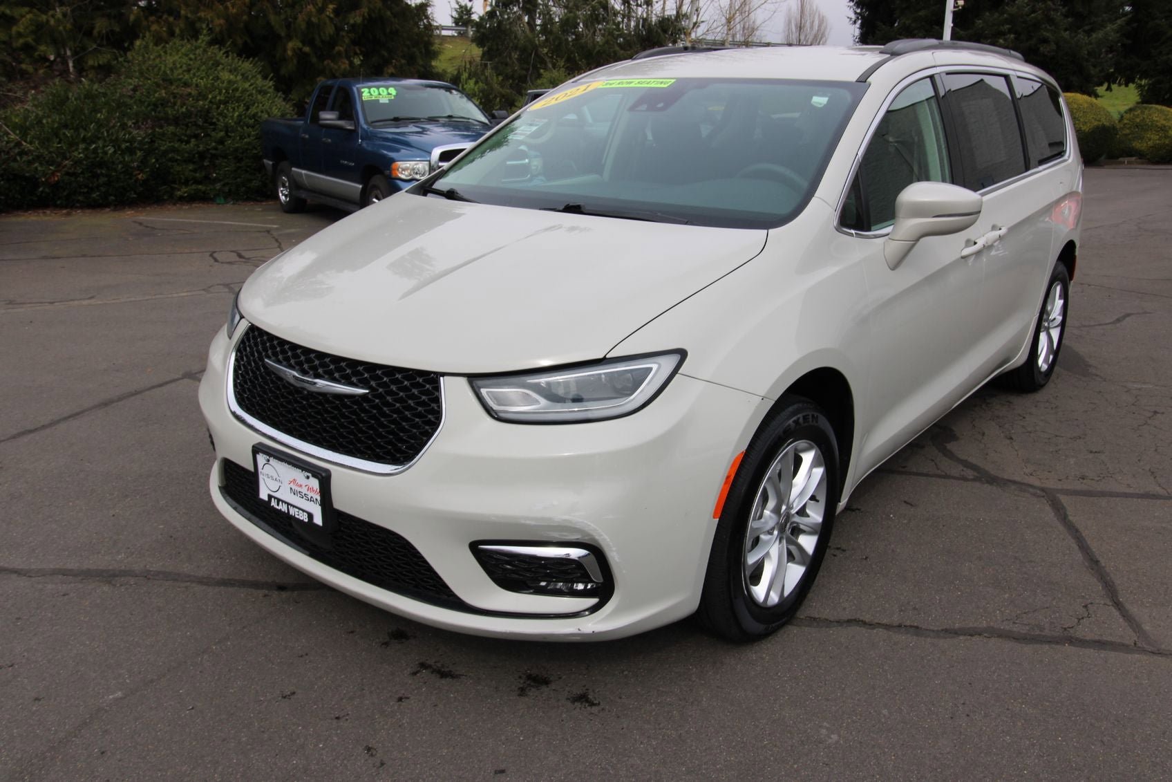 Used 2021 Chrysler Pacifica Touring image 7