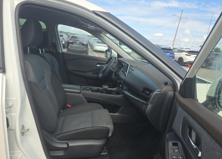 Used 2023 Nissan Rogue SV AWD/4WD image 10