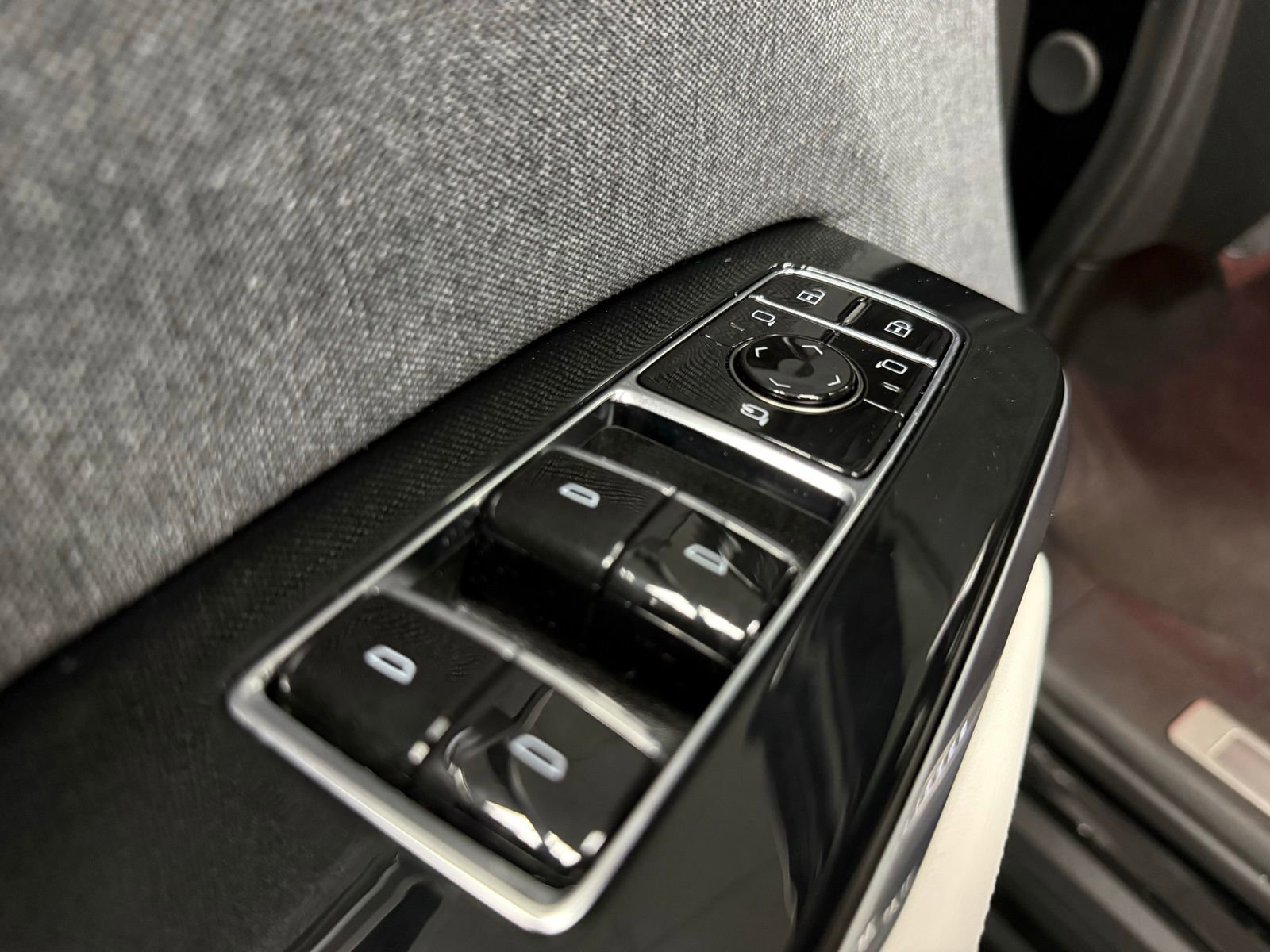 Used 2025 Cadillac Escalade Sport Platinum image 17