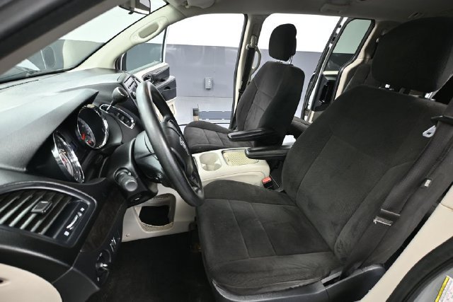 Used 2012 Dodge Grand Caravan SXT FWD image 17