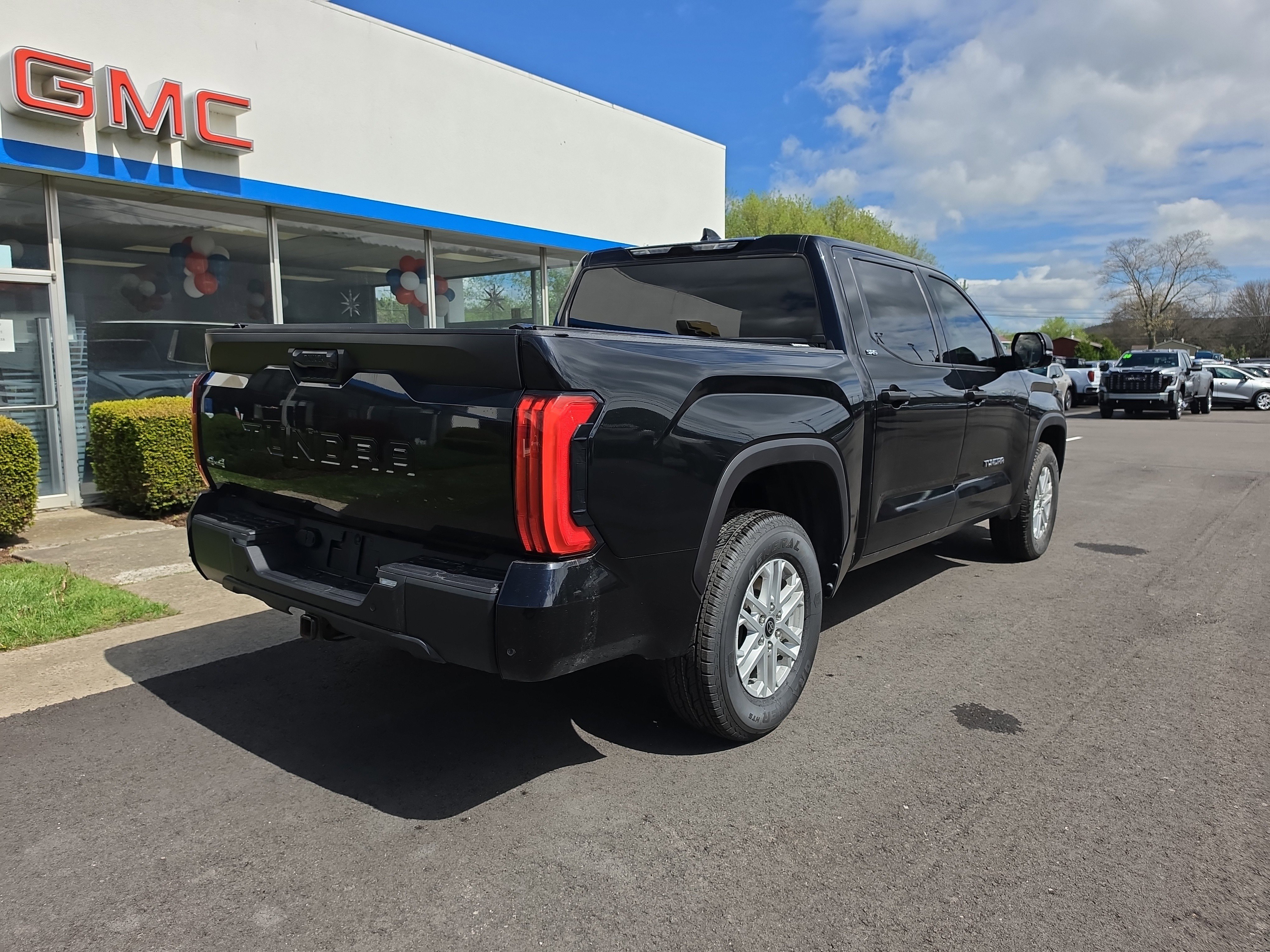 Used 2023 Toyota Tundra SR5 w/ SR5 Convenience Package AWD/4WD video 3