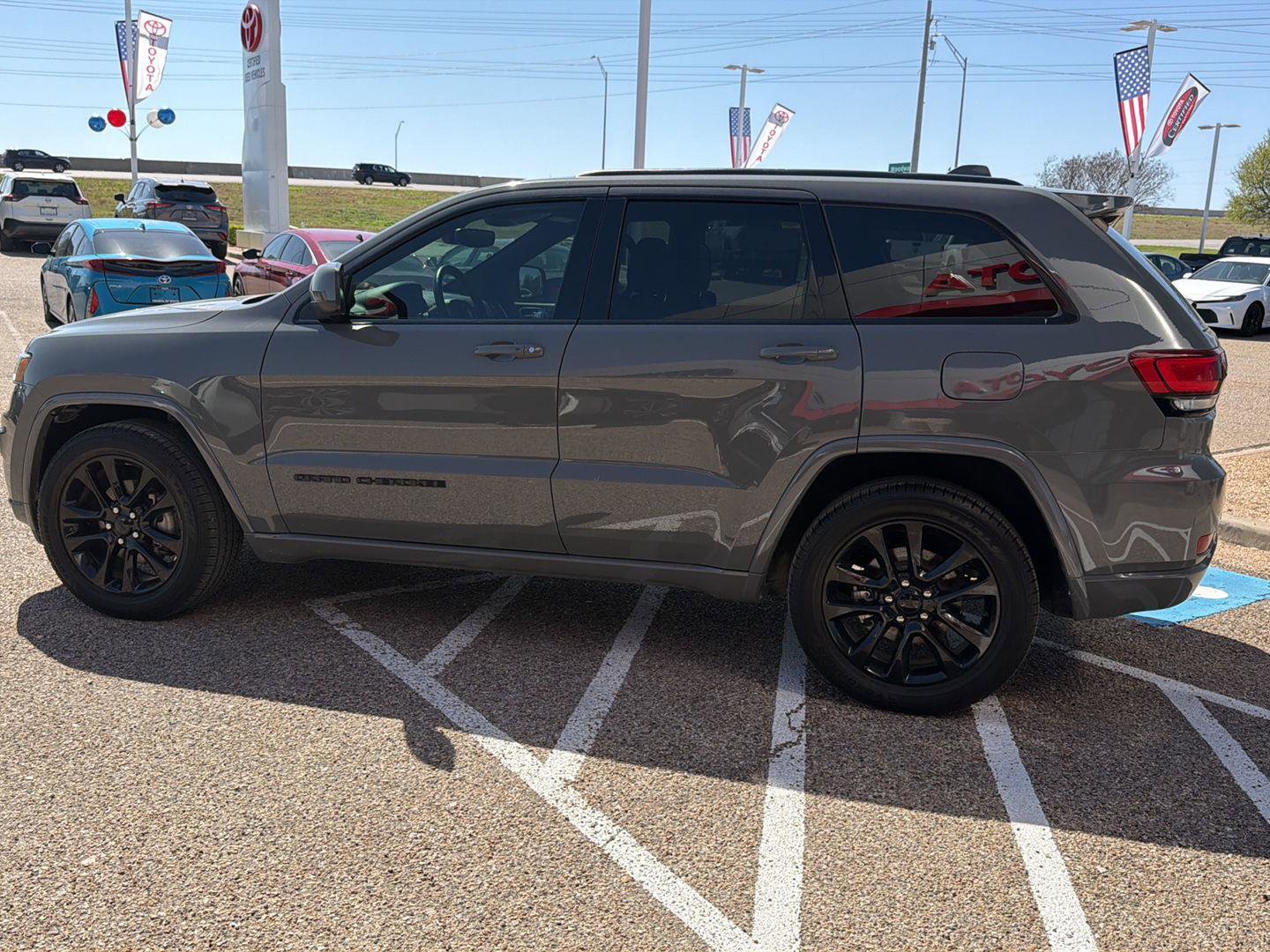 Used 2020 Jeep Grand Cherokee Altitude RWD image 6
