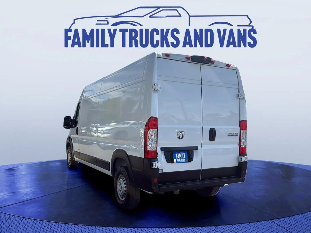 Used 2025 RAM ProMaster 2500 w/ Convenience Group FWD image 3