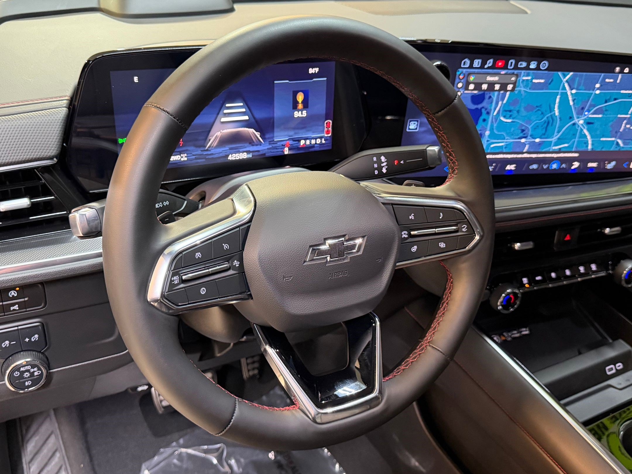 Used 2025 Chevrolet Suburban RST w/ Comfort Package image 15