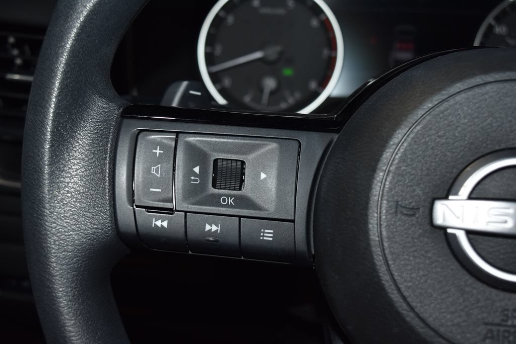 Used 2023 Nissan Rogue SV FWD image 7