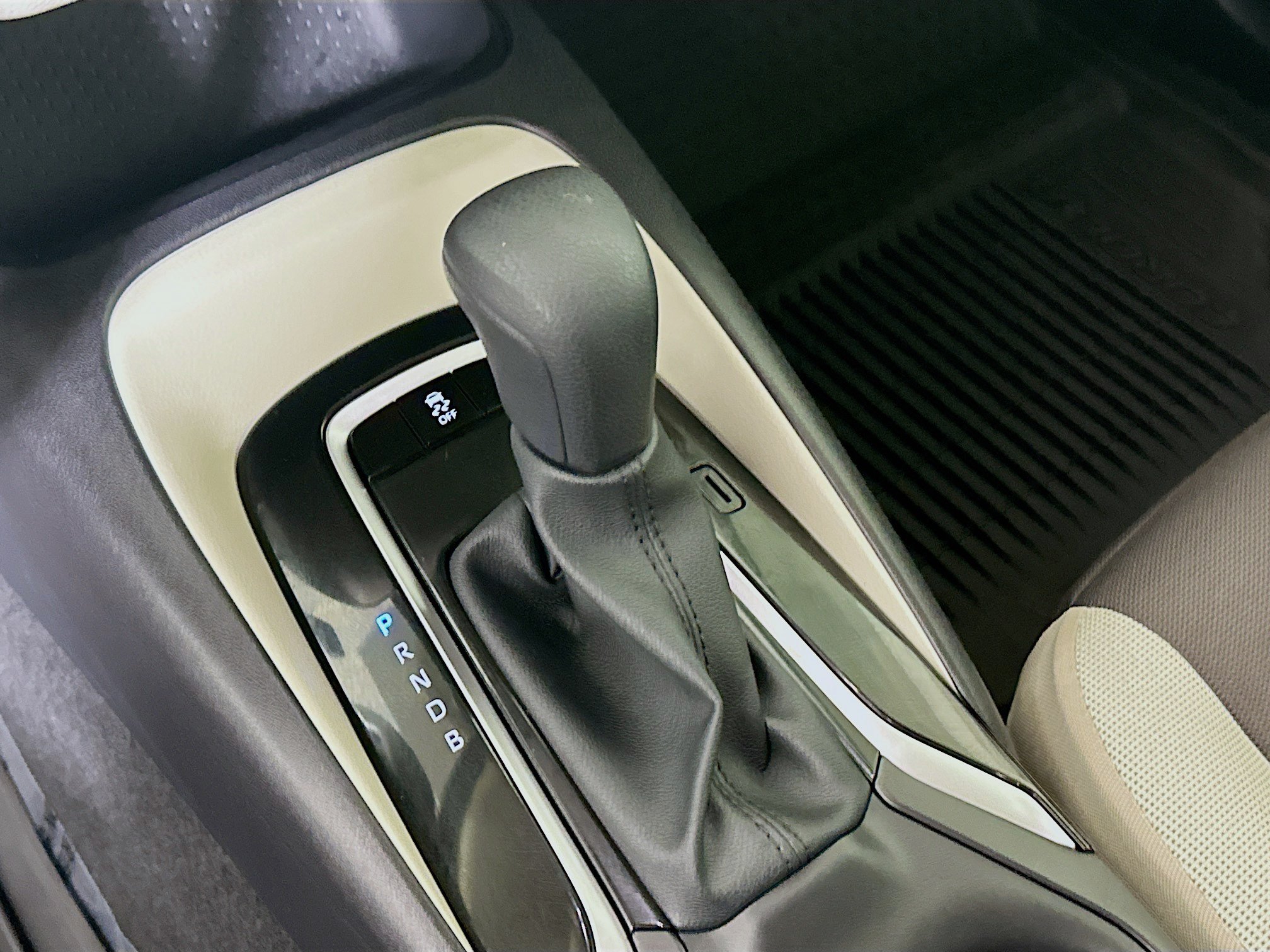 Certified 2025 Toyota Corolla LE FWD image 20