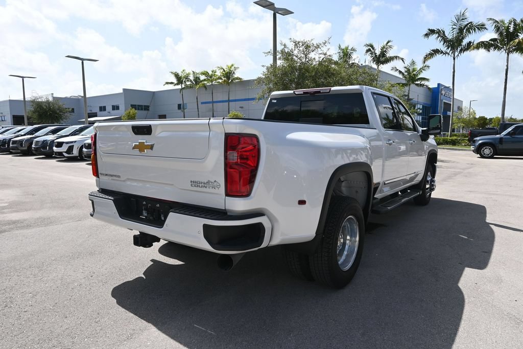 Used 2025 Chevrolet Silverado 3500 High Country w/ High Country Premium Package AWD/4WD image 13