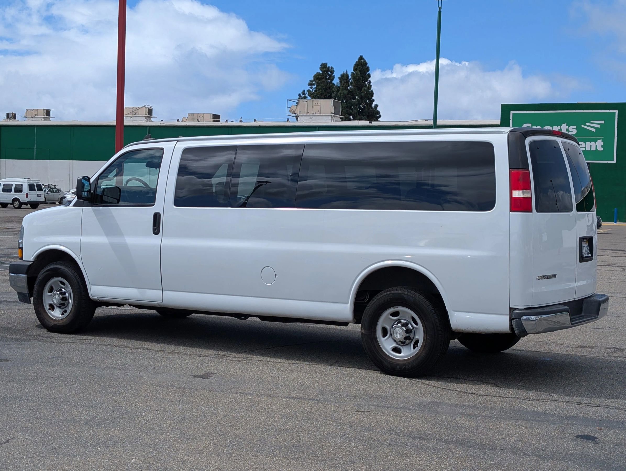 Used 2018 Chevrolet Express 3500 LT w/ LT Preferred Equipment Group RWD image 2