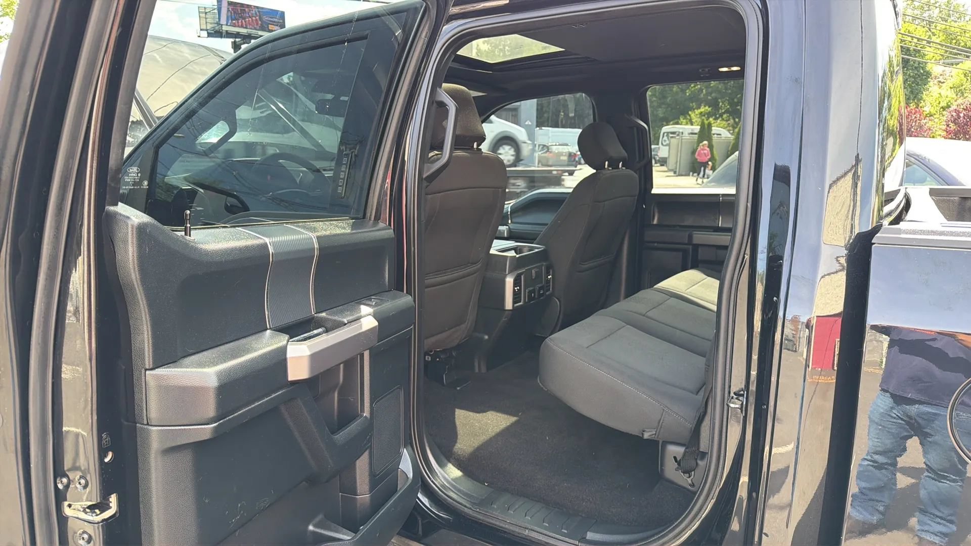 Used 2019 Ford F150 XLT w/ Equipment Group 302A Luxury AWD/4WD image 26