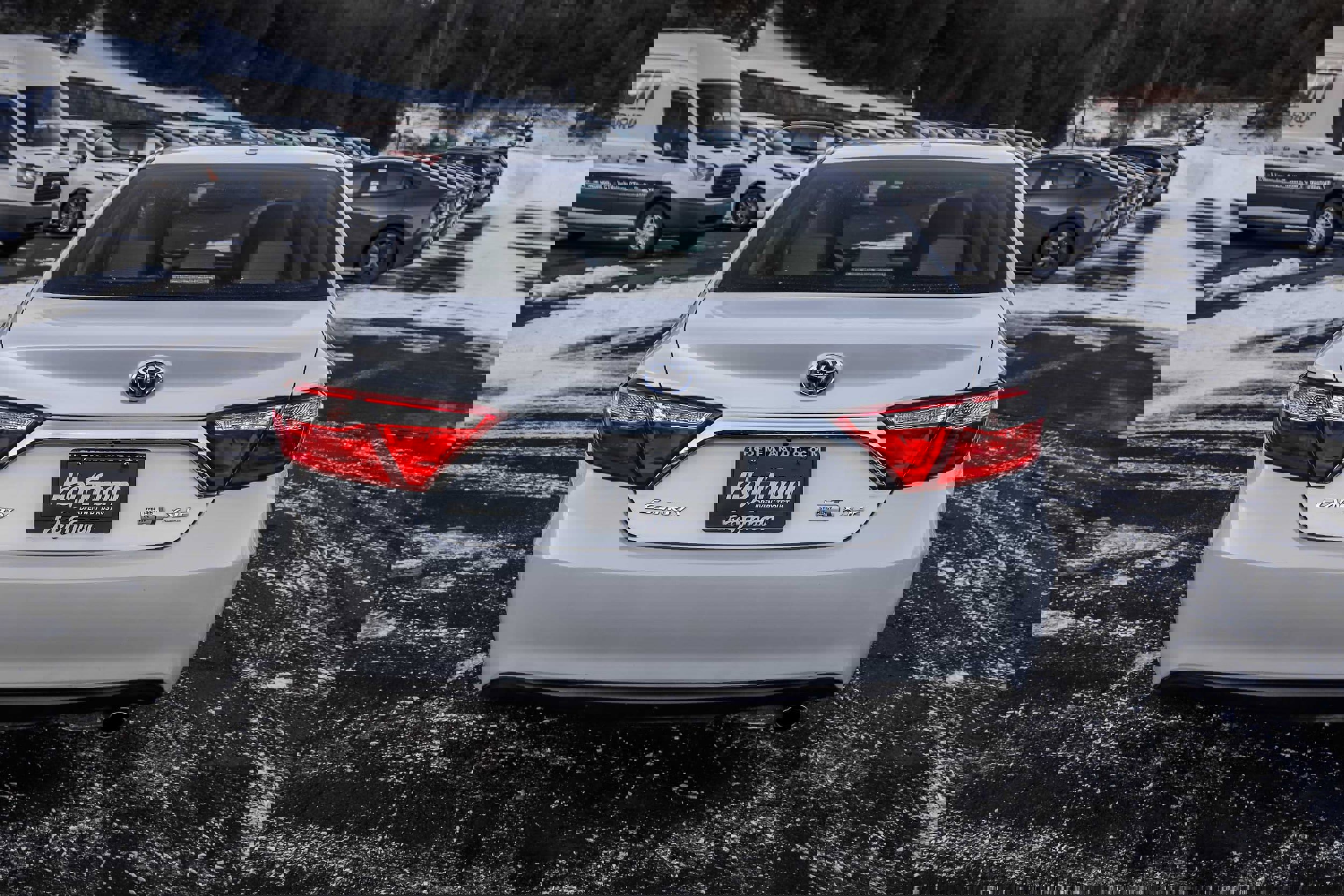 Used 2016 Toyota Camry XLE image 8