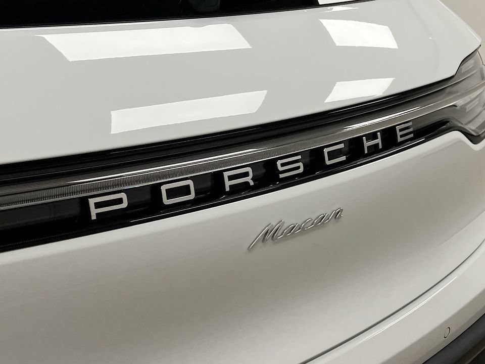 Certified 2026 Porsche Macan AWD/4WD image 34