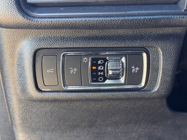 Used 2022 Lincoln Corsair Standard w/ Premium Package image 16