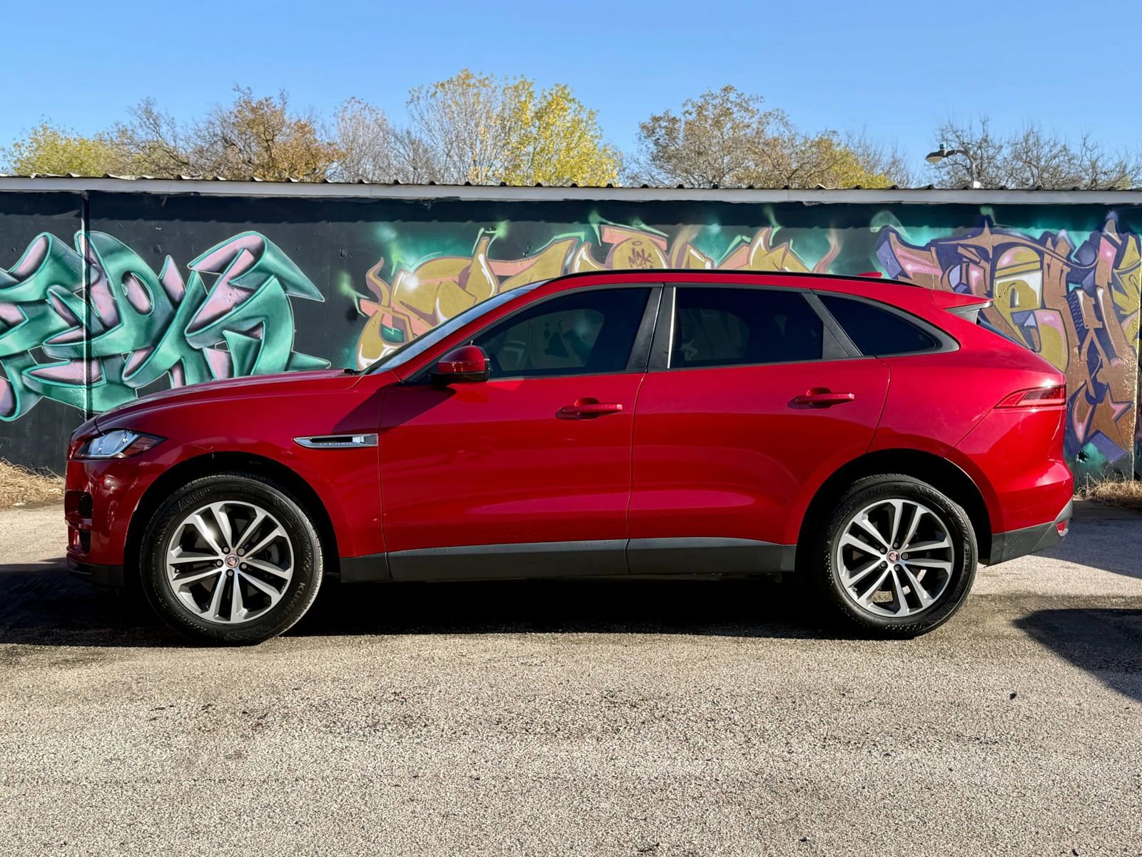 Used 2018 Jaguar F-PACE Premium image 3