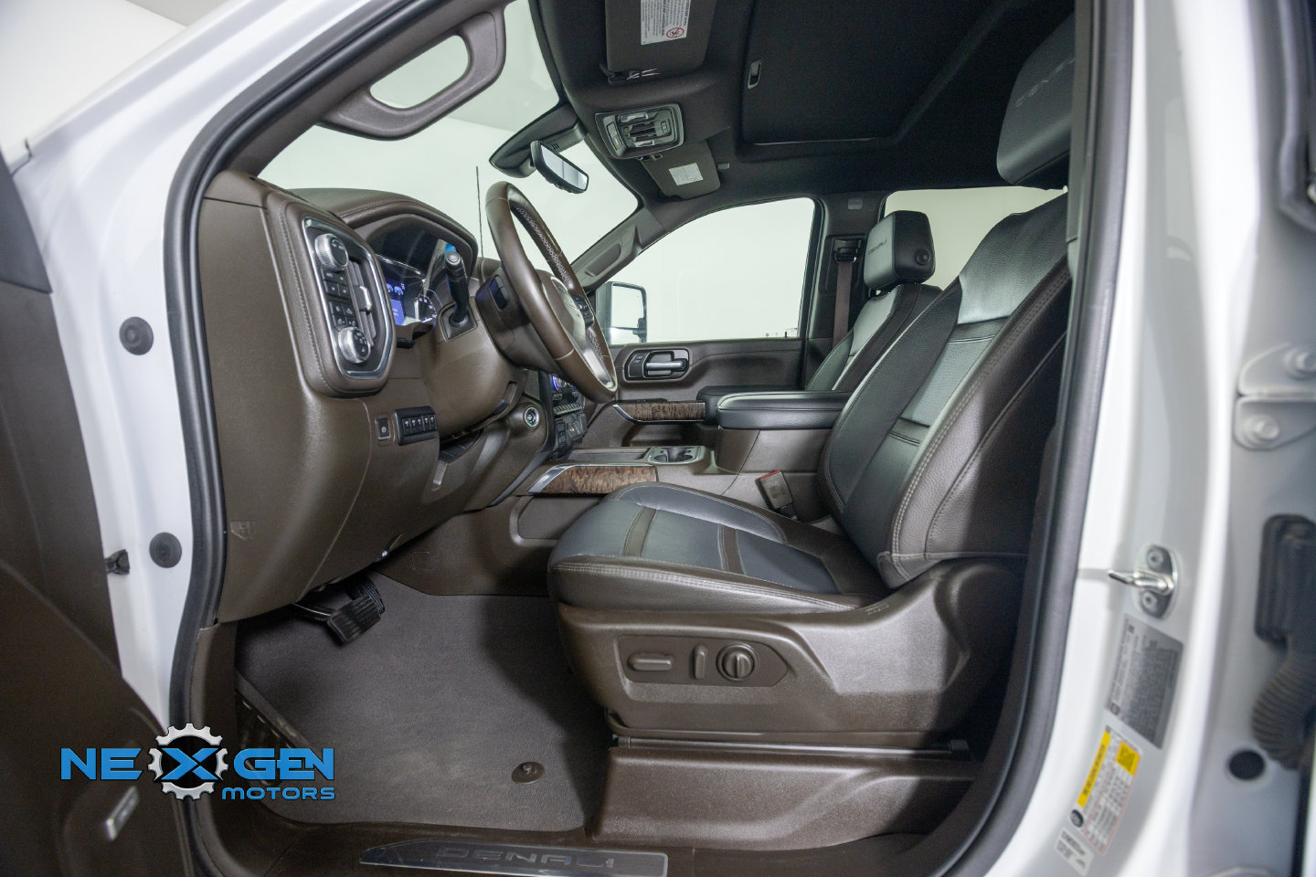 Used 2023 GMC Sierra 2500 Denali w/ Denali Ultimate Package AWD/4WD image 12