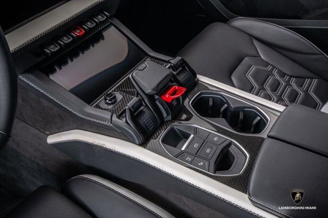 Used 2025 Lamborghini Urus SE image 43