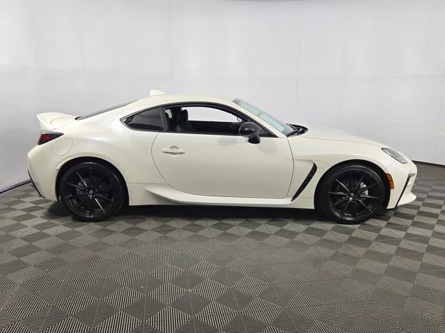 Used 2025 Toyota GR86 Premium RWD image 10