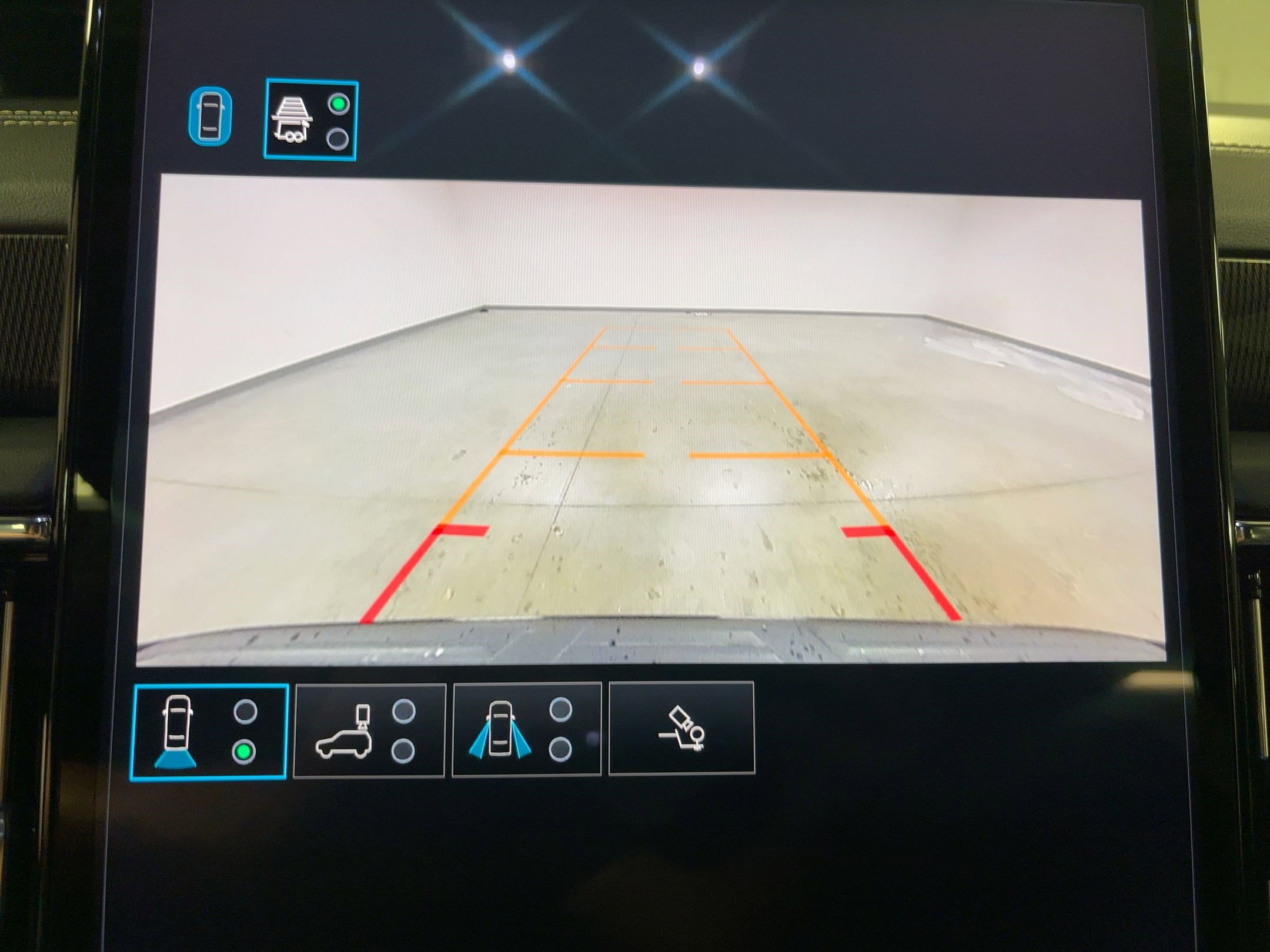 Used 2025 GMC Yukon Elevation image 25