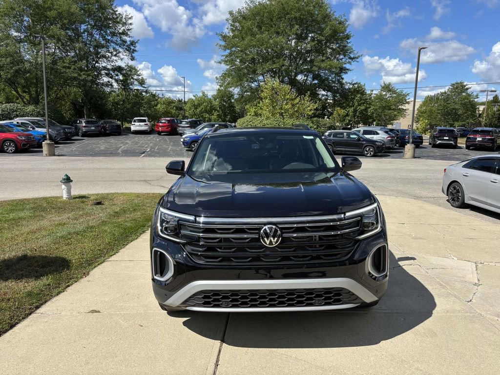 New 2026 Volkswagen Atlas Peak Edition image 2