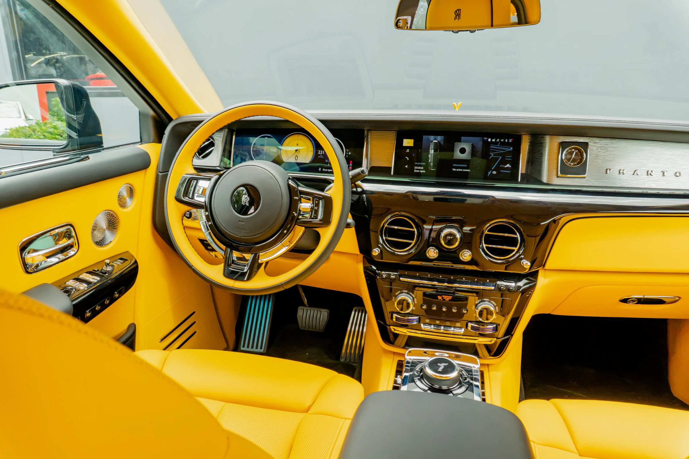 Used 2027 Rolls-Royce Phantom Sedan RWD image 20