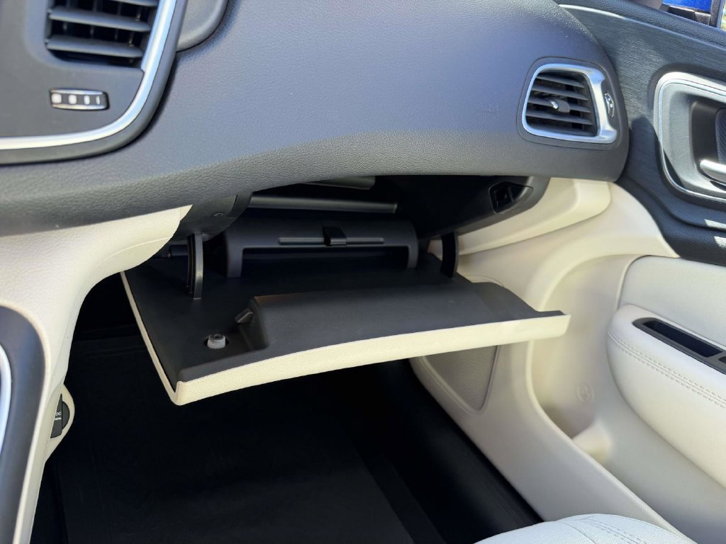 Used 2015 Chrysler 200 Limited w/ Convenience Group FWD image 34