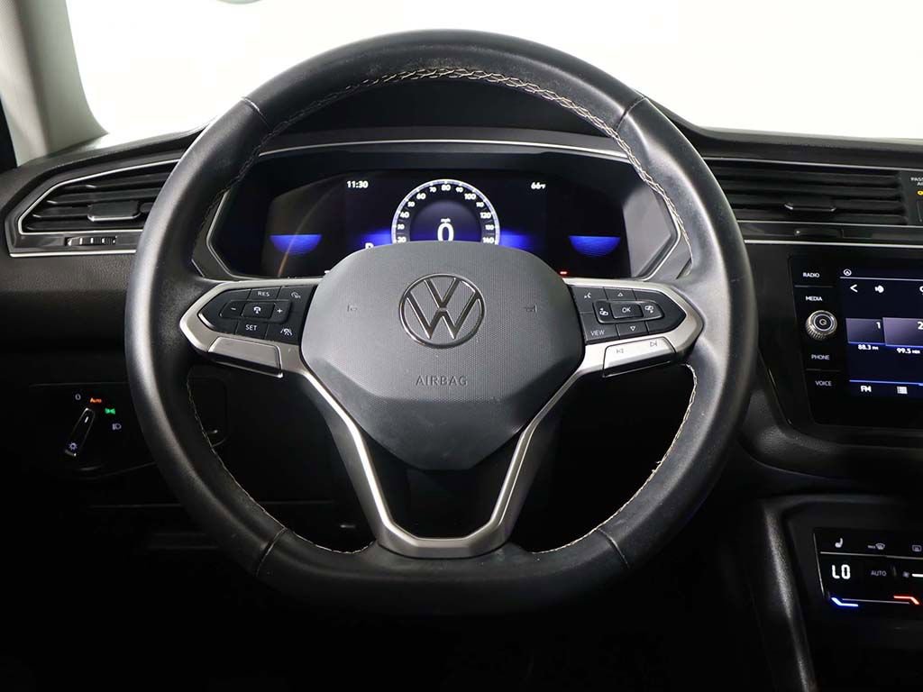 Used 2024 Volkswagen Tiguan SE w/ Panoramic Sunroof Package FWD image 40