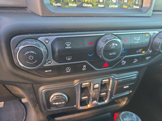Used 2018 Jeep Wrangler Unlimited Sahara AWD/4WD image 24