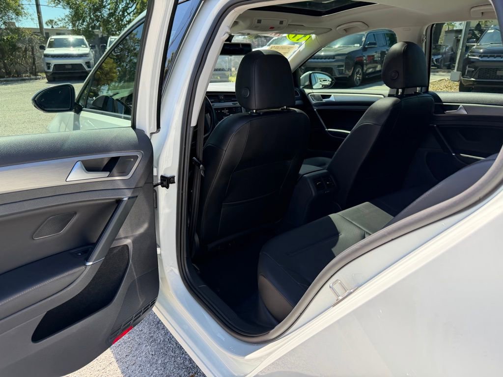 Used 2017 Volkswagen Golf S image 27