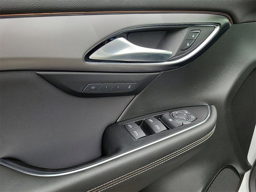 Used 2025 Buick Envision Sport Touring image 19