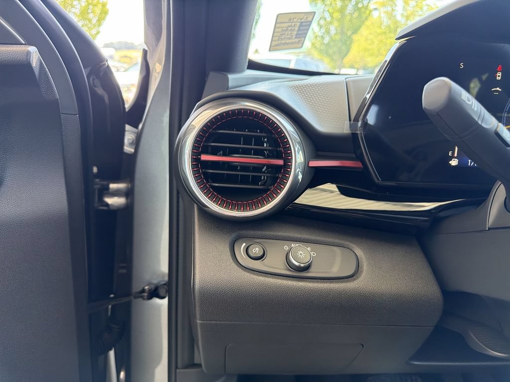 New 2026 Chevrolet Trax RS w/ Driver Confidence Package FWD image 19