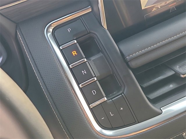 Used 2024 GMC Yukon XL SLT image 37