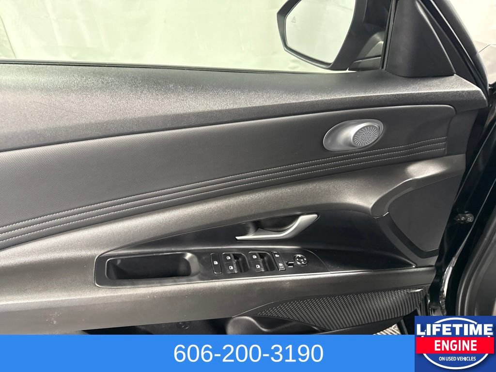 Used 2023 Hyundai Elantra Limited w/ Cargo Package FWD image 21