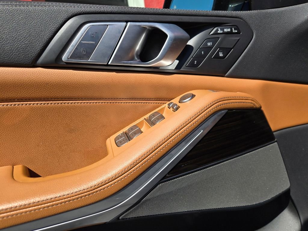 Used 2021 BMW X7 xDrive40i w/ Premium Package image 18