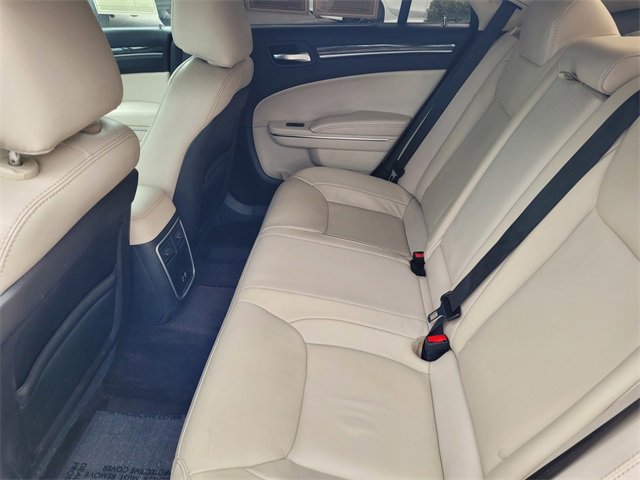 Used 2017 Chrysler 300 Limited image 8