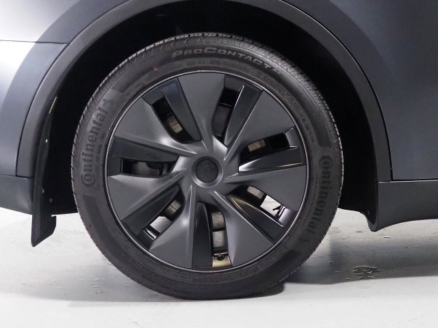 Used 2025 Tesla Model Y AWD image 43