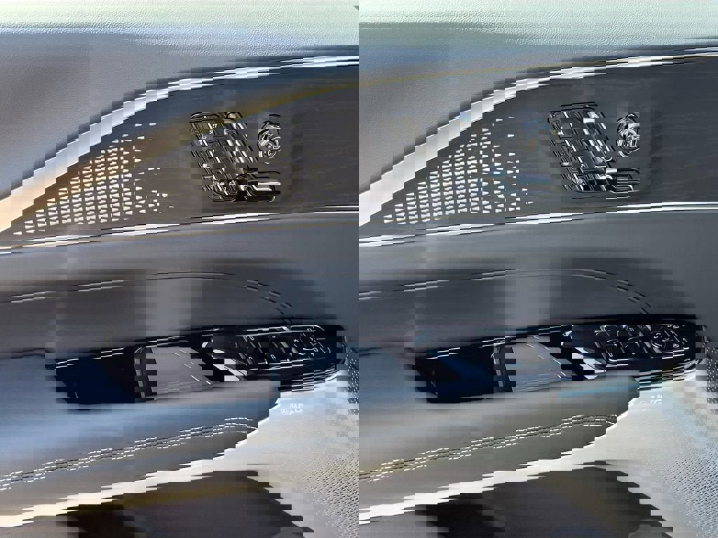 New 2026 Cadillac Lyriq V image 18