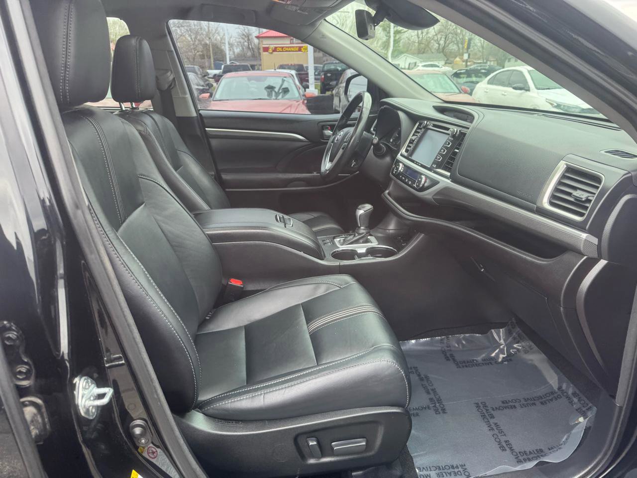 Used 2017 Toyota Highlander SE AWD/4WD image 30