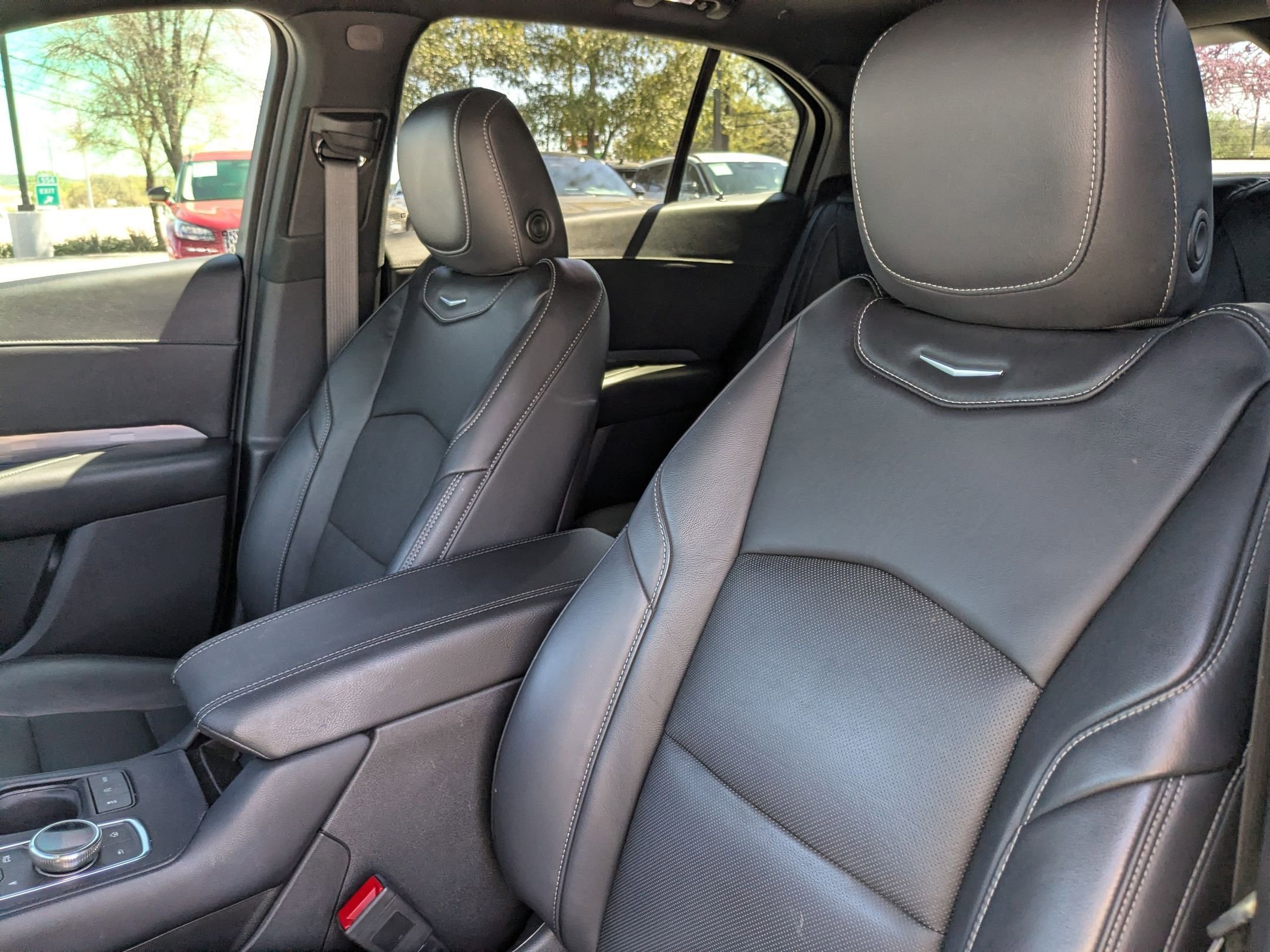 Used 2024 Cadillac XT4 Premium Luxury image 11