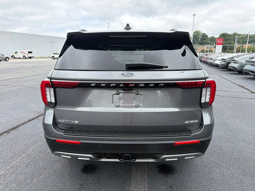 Used 2025 Ford Explorer Active w/ Active Comfort Package AWD/4WD image 6