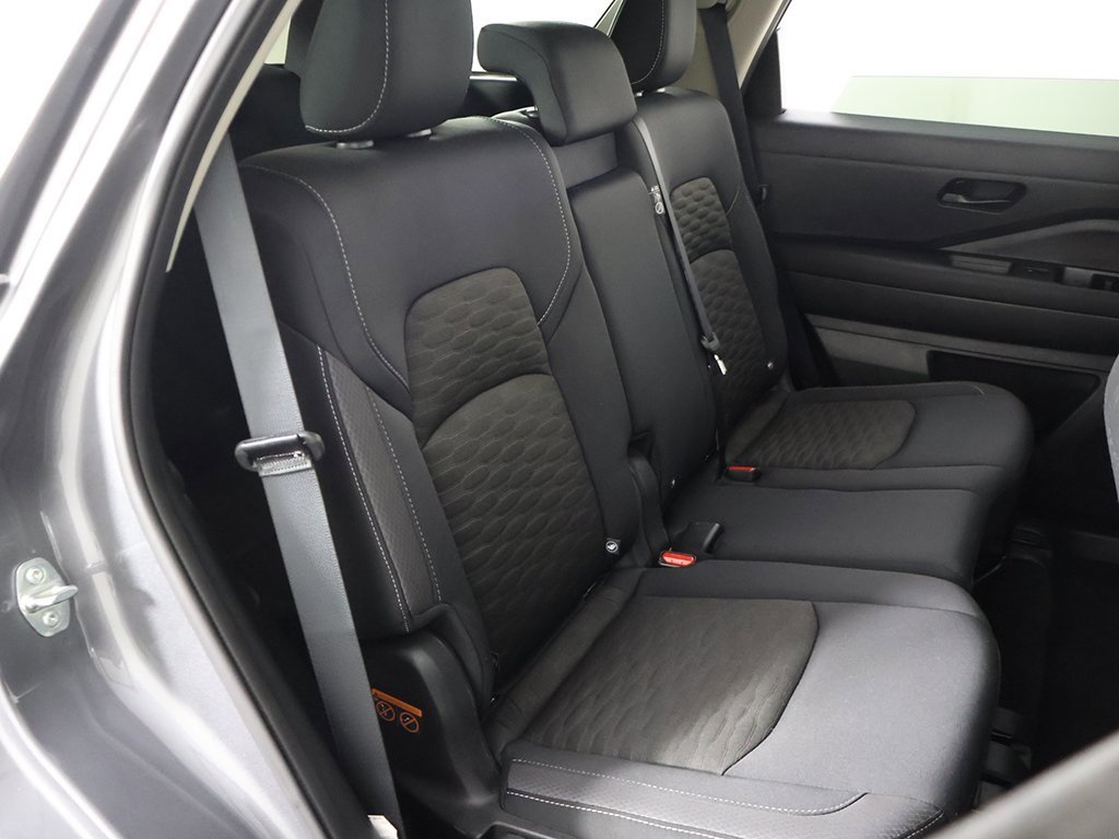 Used 2024 Nissan Pathfinder S image 30