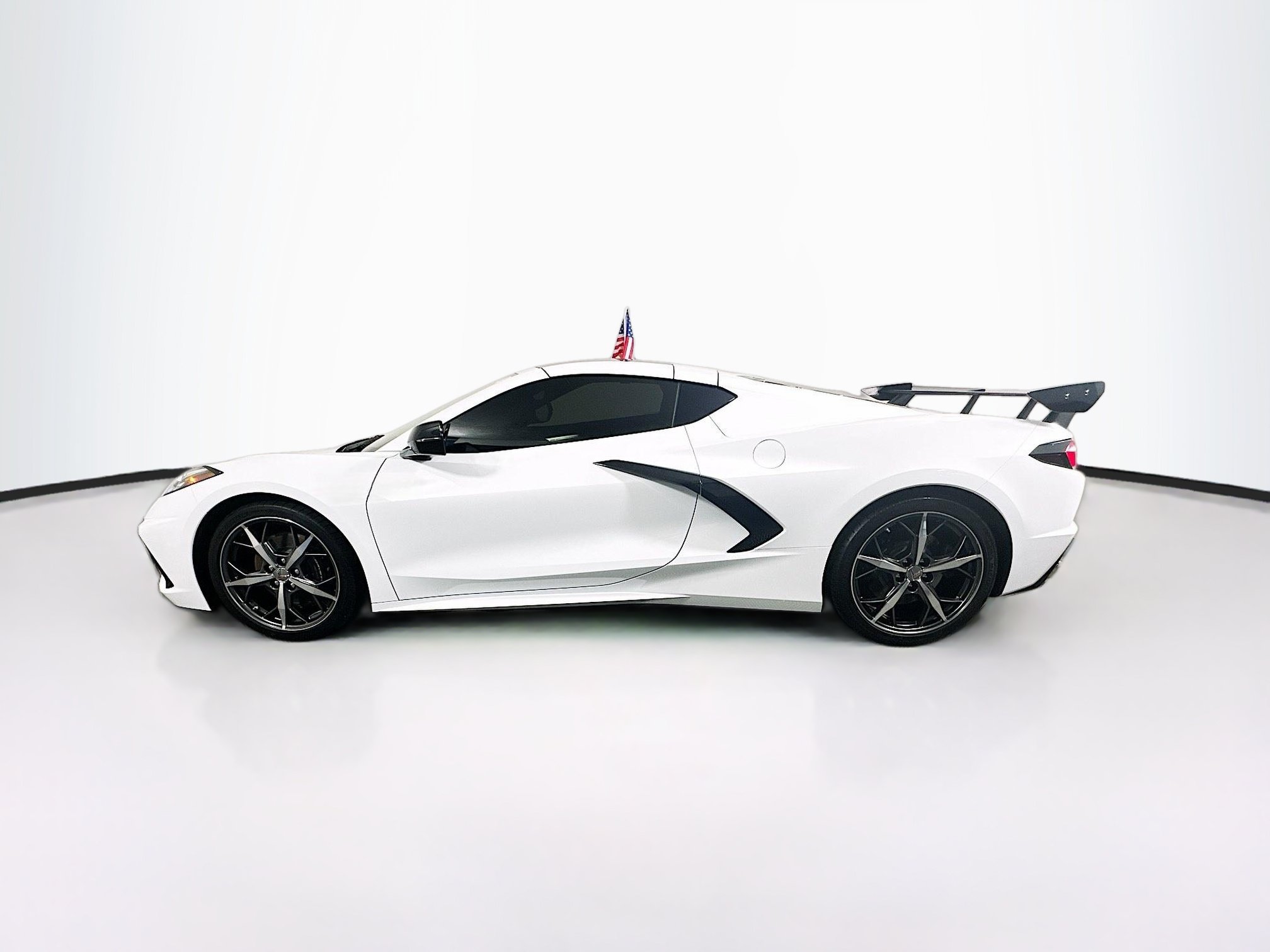 Used 2022 Chevrolet Corvette Stingray Premium Cpe w/ Z51 Performance Package RWD image 6