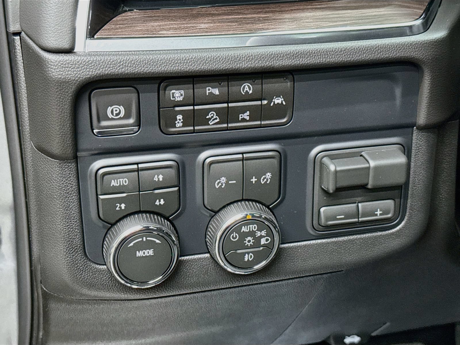 New 2026 Chevrolet Tahoe LT w/ Comfort Package AWD/4WD image 11