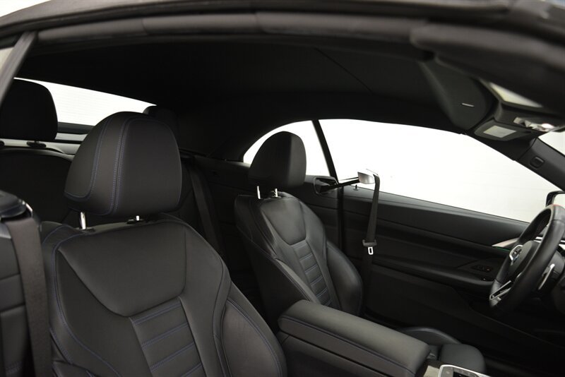 Used 2025 BMW M440i Convertible RWD image 16
